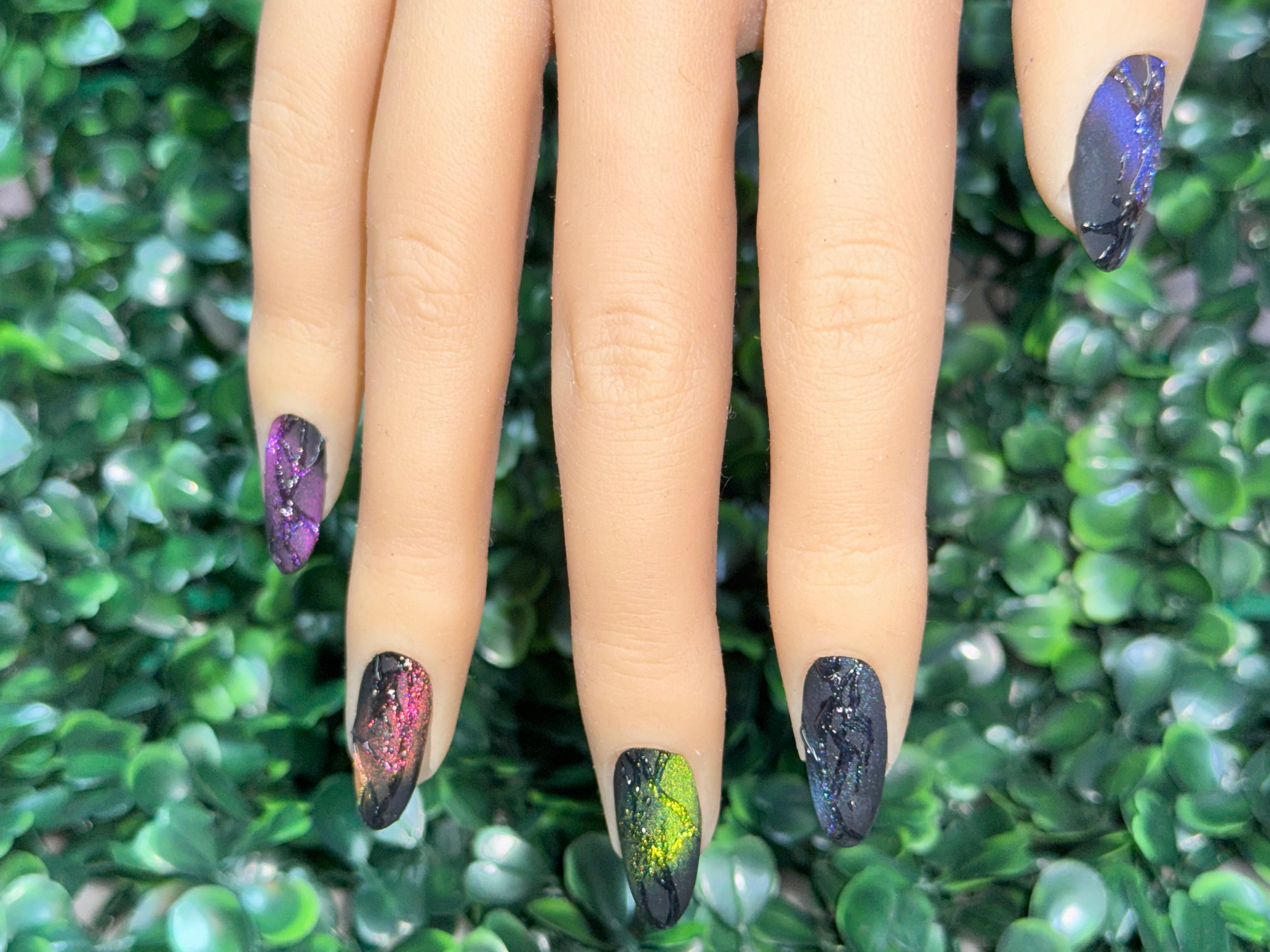 NYC UNDERGROUND / ROUND - MEDIUM / Set Size: X-Small / Set of 10 Nails
