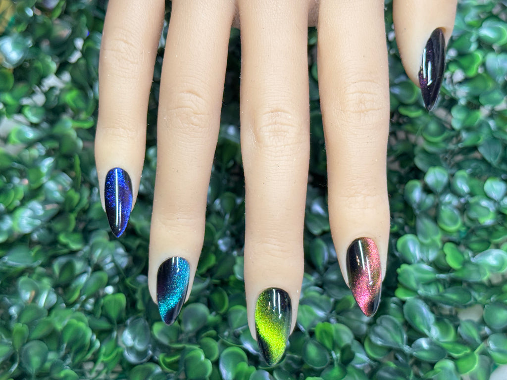 UPTOWN GIRL / ALOMD-MEDIUM / NAIL COUNT - 10 / Set Size - Small / REUSABLE
