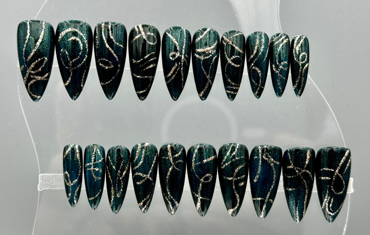 Green Gatsby - Set of 20 Nails - Shape:Stiletto - Length:Medium / REUSABLE NAILS