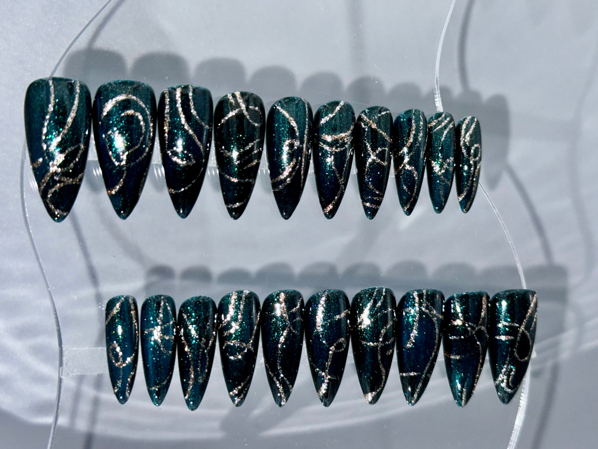 Green Gatsby - Set of 20 Nails - Shape:Stiletto - Length:Medium / REUSABLE NAILS