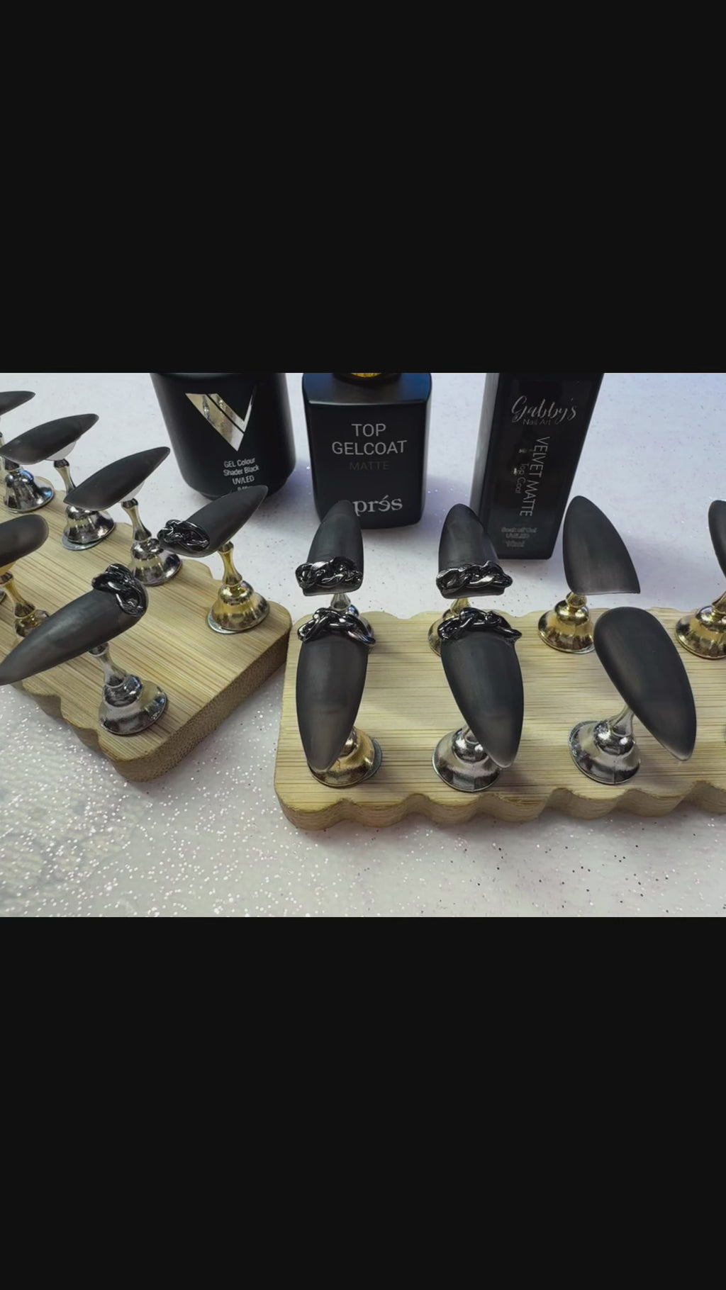 DARK CHAINS - Set of 20 Nails - Stiletto / Medium
