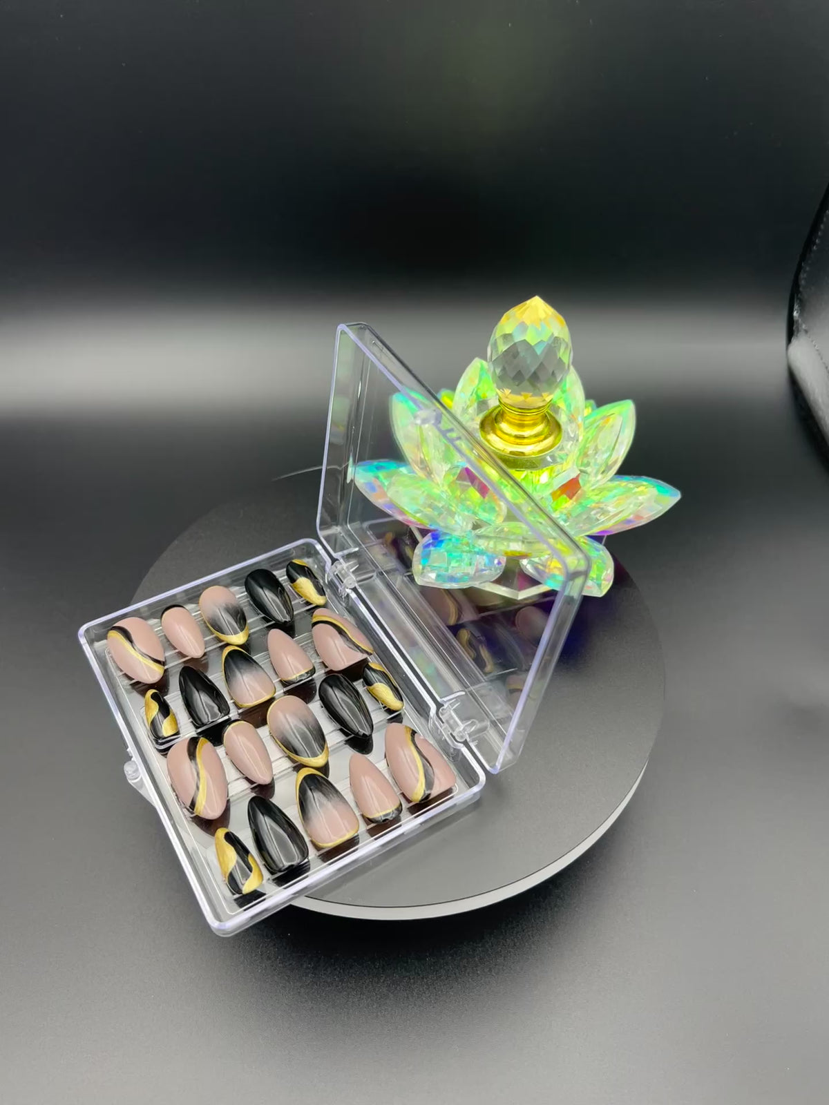 A NEW YORK MINUTE - SET OF 20 NAILS - ALMOND/MEDIUM